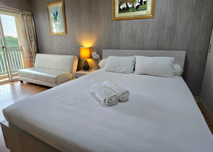 Quiet Low Level Lake View 3Brs Lippo Cikarang Ejip -Min Stay 3 Nights-
